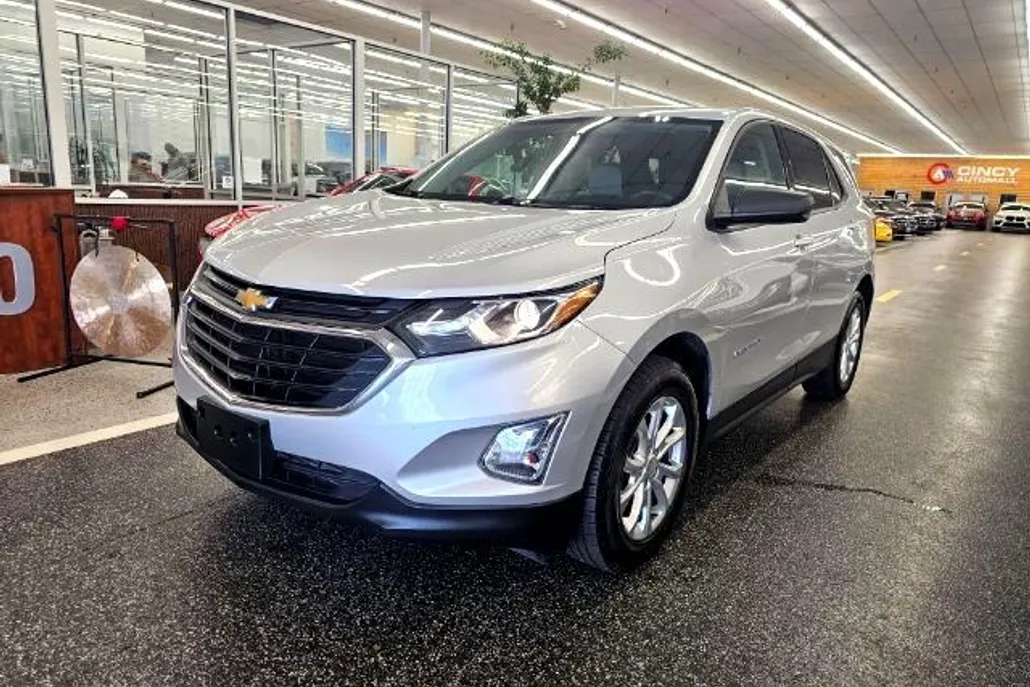 2019 Chevrolet Equinox LS photo 1