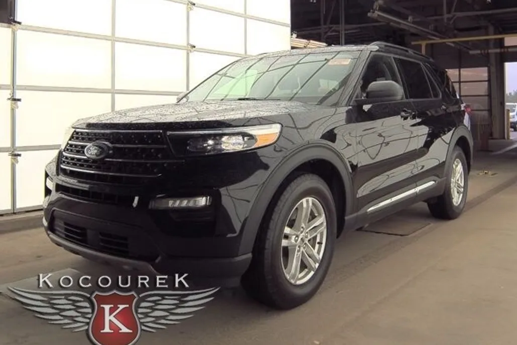 2022 Ford Explorer XLT photo 1