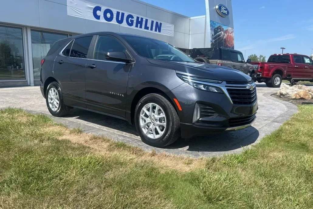 2023 Chevrolet Equinox LT photo 1