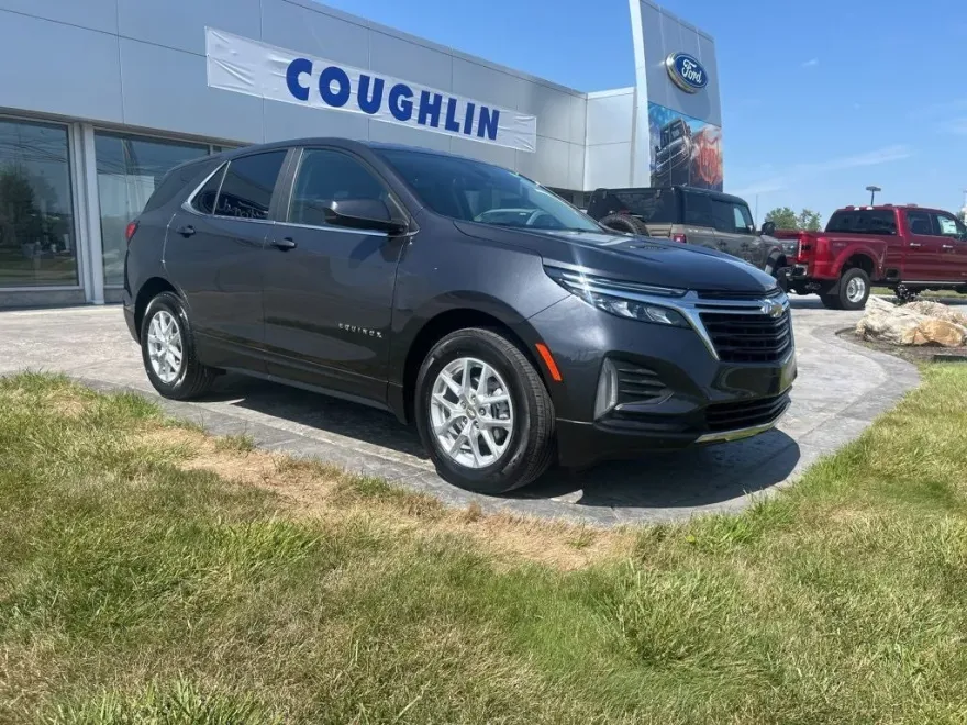 2023 Chevrolet Equinox LT photo 1
