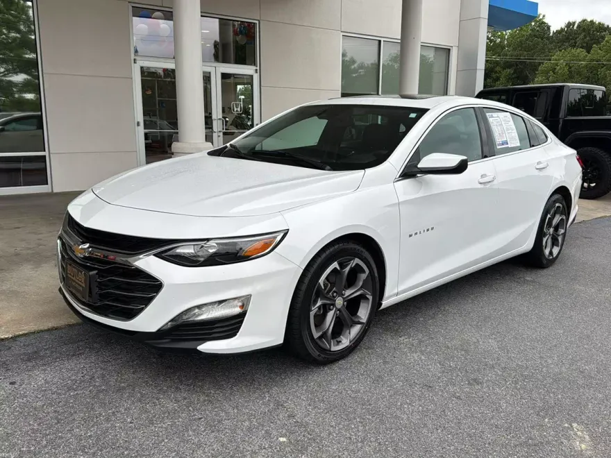 2023 Chevrolet Malibu 1LT photo 1