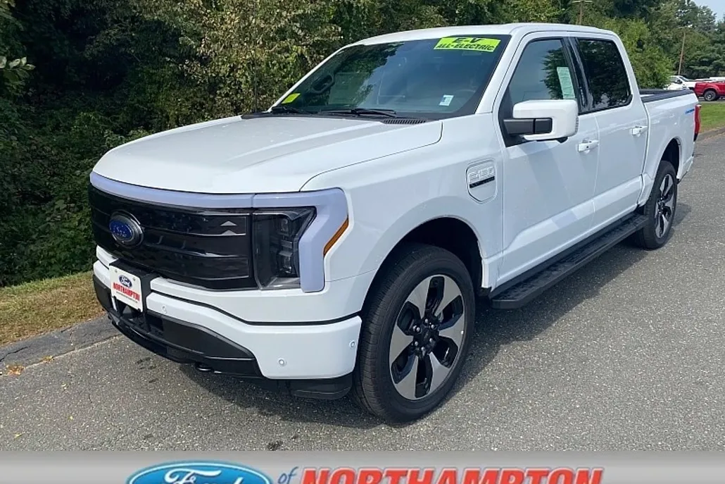 2023 Ford F-150 Lightning Platinum photo 1