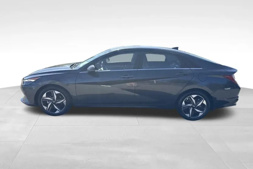 2023 Hyundai Elantra Limited photo 1