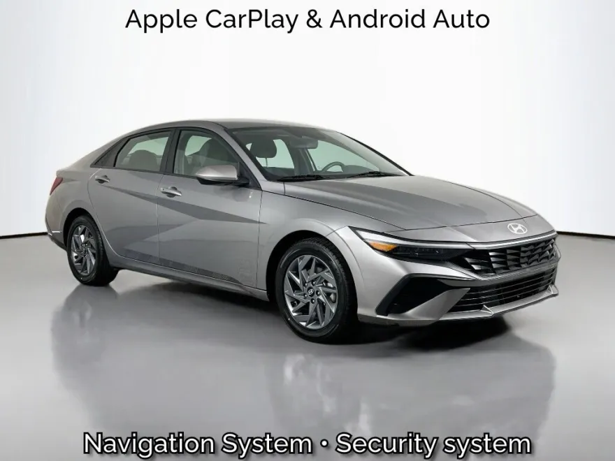 2024 Hyundai Elantra SEL photo 1