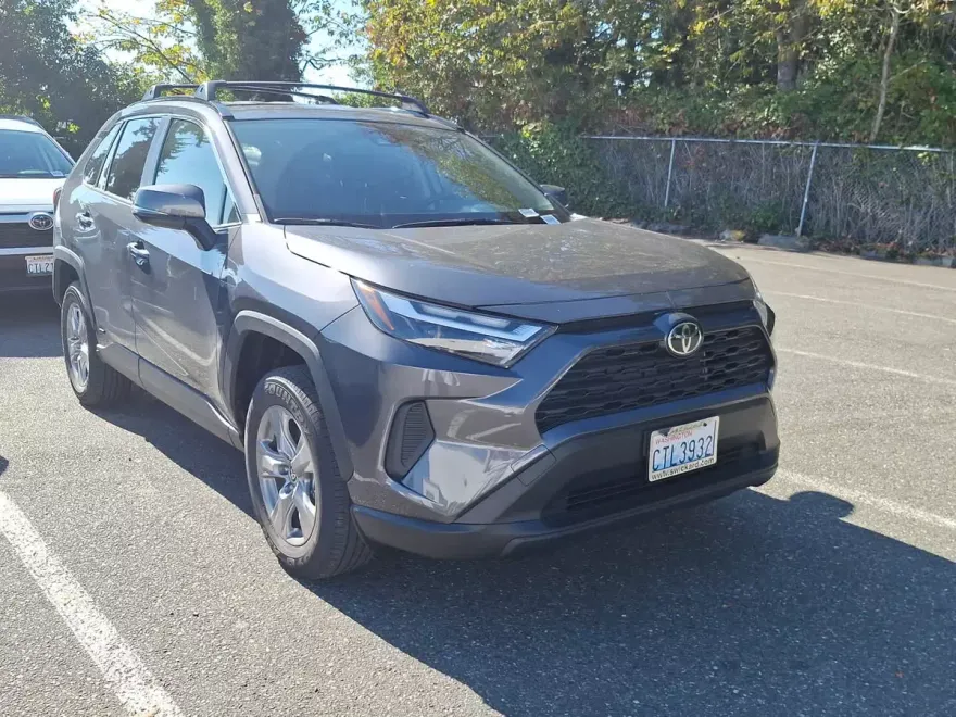 2025 Toyota RAV4 Hybrid XLE photo 1