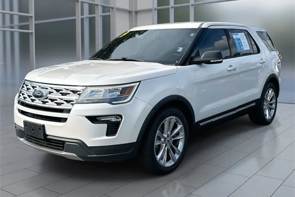 2019 Ford Explorer XLT photo 1