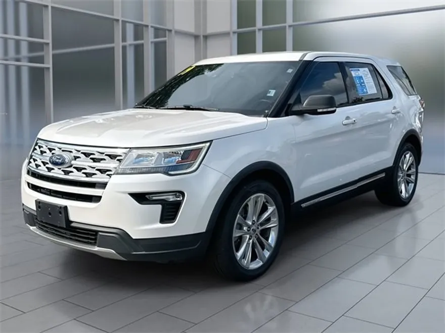 2019 Ford Explorer XLT photo 1