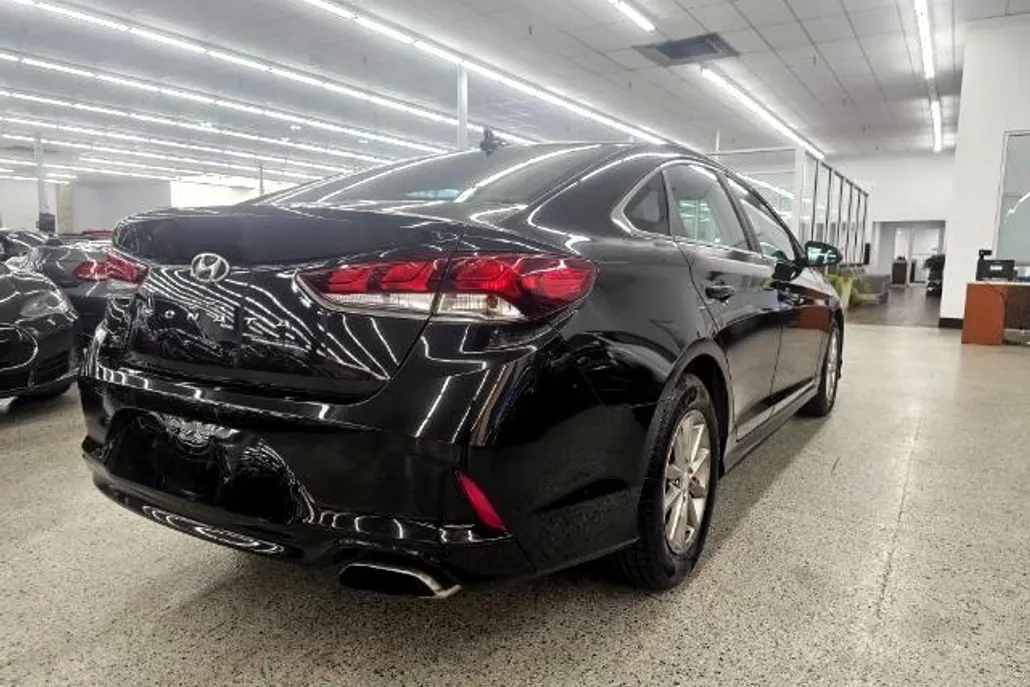 2018 Hyundai Sonata SE photo 1