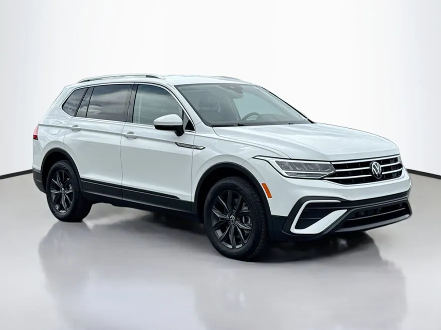 2024 Volkswagen Tiguan SE Wolfsburg Edition photo 1