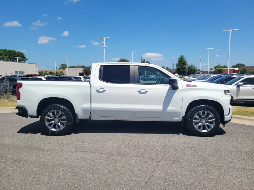 2022 Chevrolet Silverado 1500 RST photo 1