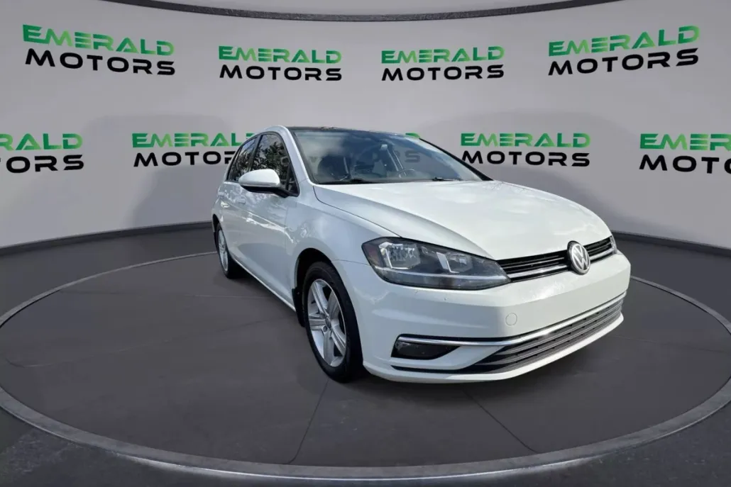 2019 Volkswagen Golf SE photo 1