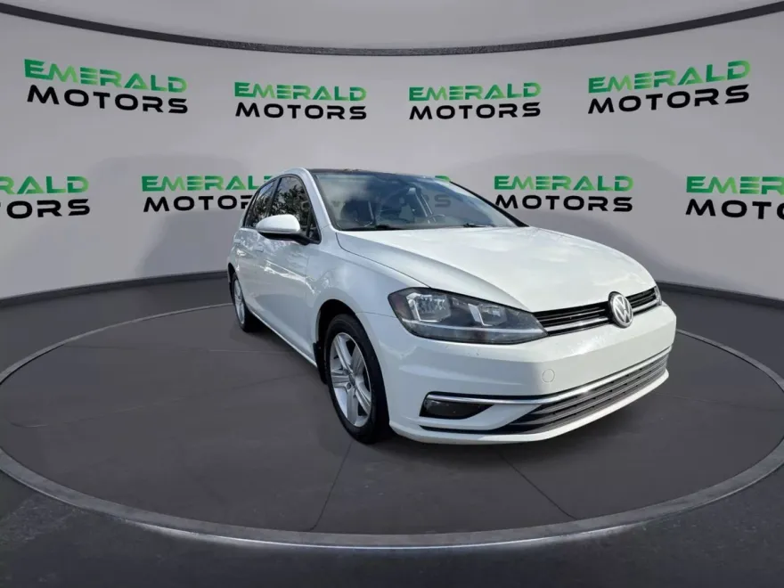 2019 Volkswagen Golf SE photo 1