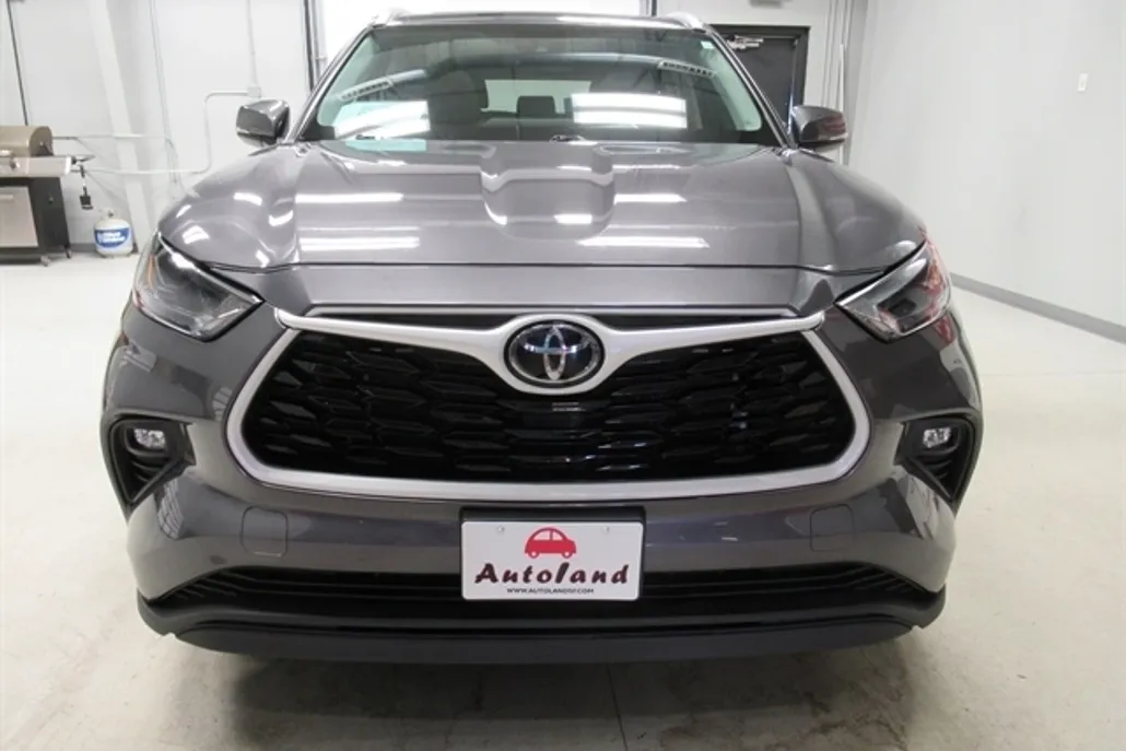 2024 Toyota Highlander XLE photo 1