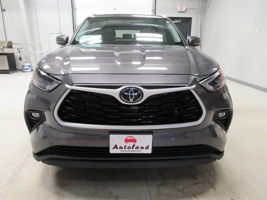 2024 Toyota Highlander XLE photo 1