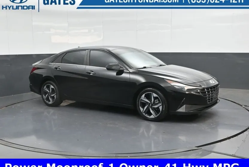 2022 Hyundai Elantra SEL photo 1