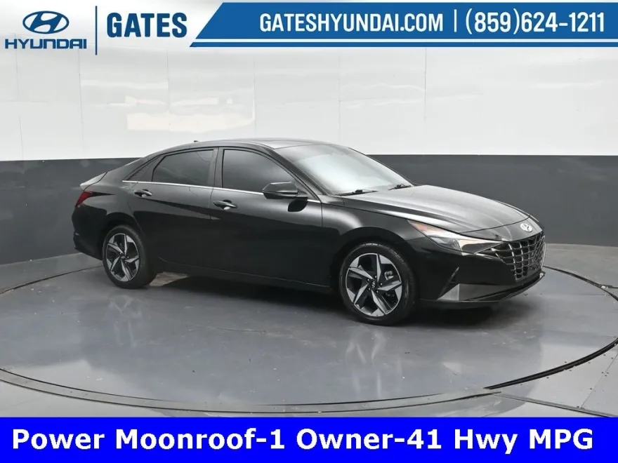 2022 Hyundai Elantra SEL photo 1