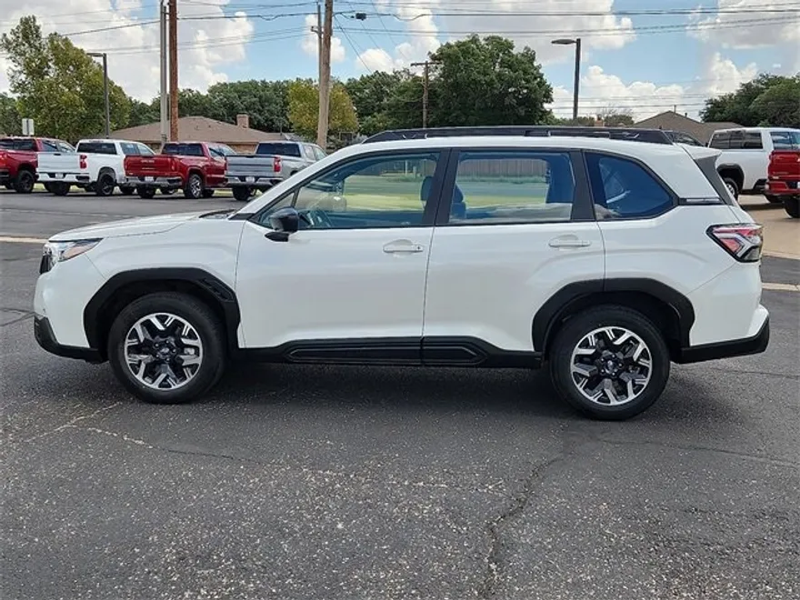 2025 Subaru Forester Base photo 1