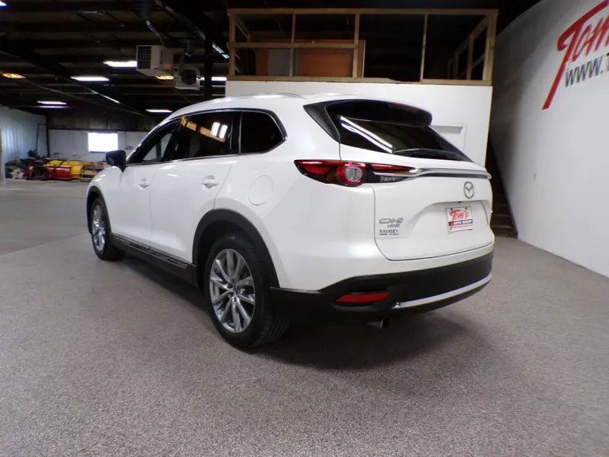 2017 Mazda CX-9 Signature photo 1