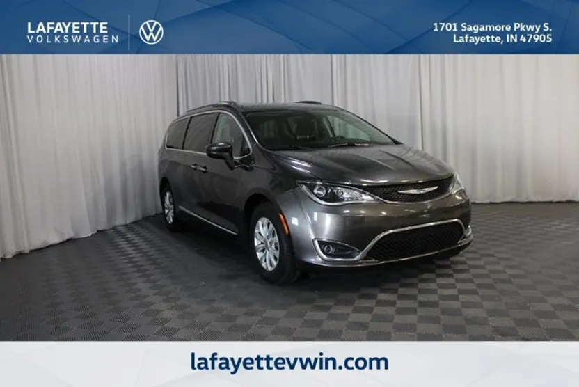 2018 Chrysler Pacifica Touring L photo 1