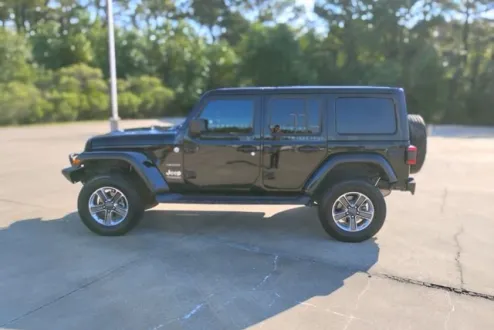 2020 Jeep Wrangler Unlimited Sahara photo 2