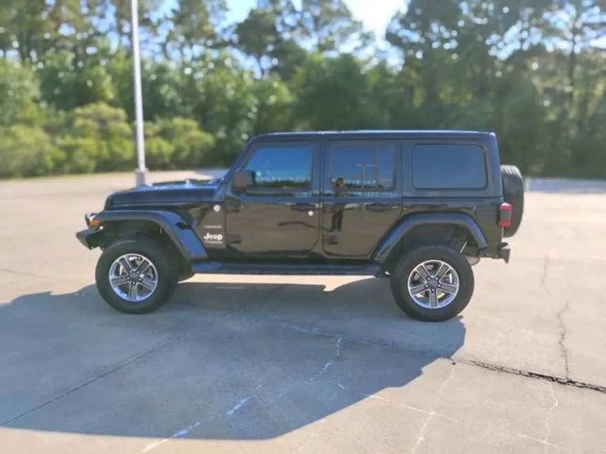 2020 Jeep Wrangler Unlimited Sahara photo 2