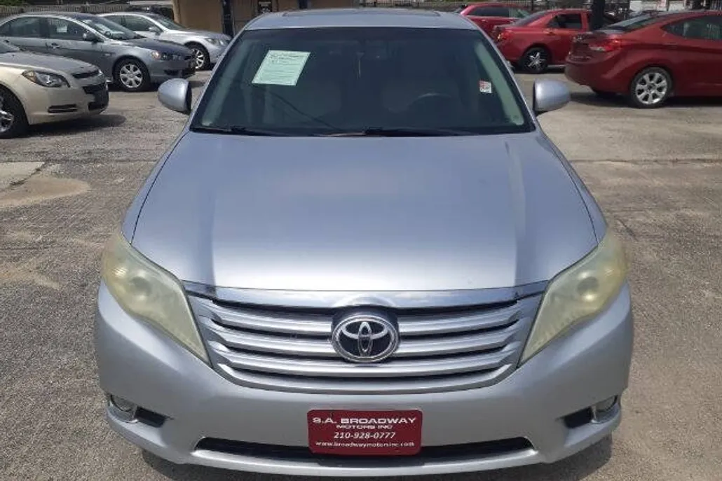 2011 Toyota Avalon Base photo 1
