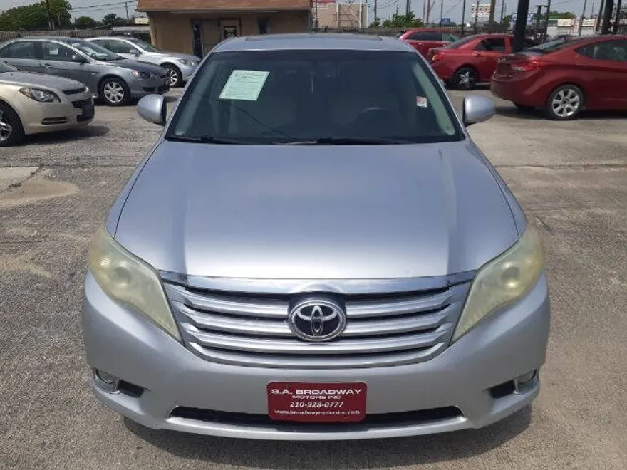 2011 Toyota Avalon Base photo 1
