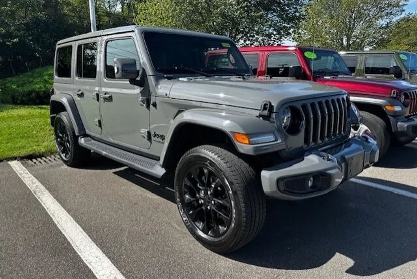 2022 Jeep Wrangler Unlimited Sahara photo 1