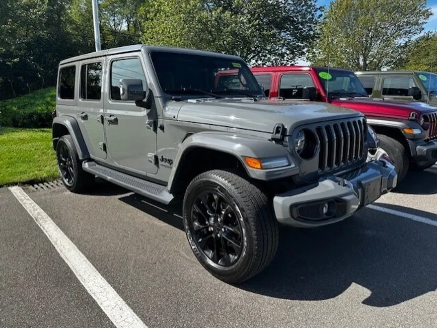 2022 Jeep Wrangler Unlimited Sahara photo 1