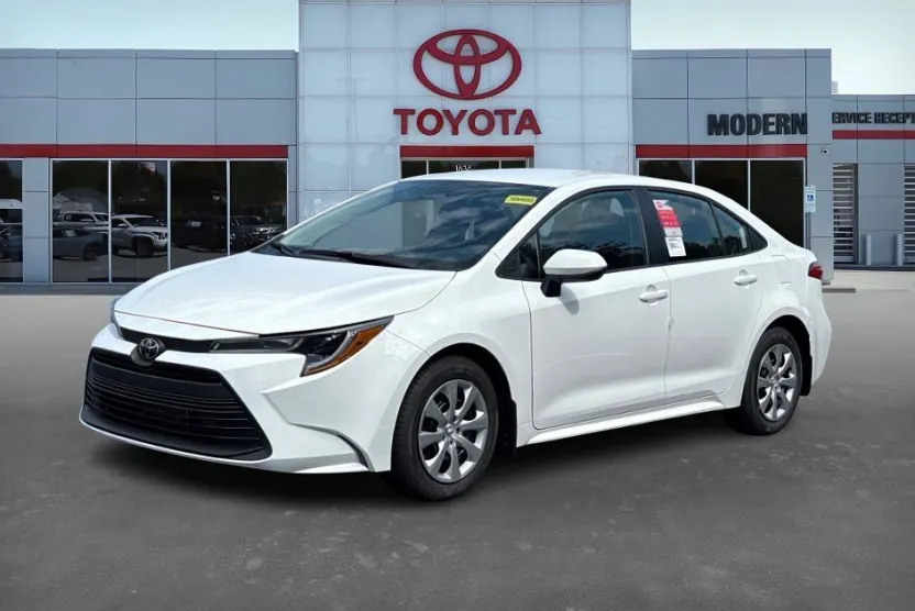 2025 Toyota Corolla LE photo 1