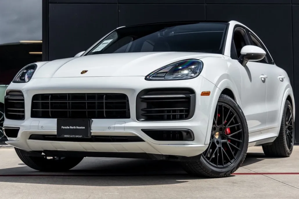2022 Porsche Cayenne GTS Coupe photo 1