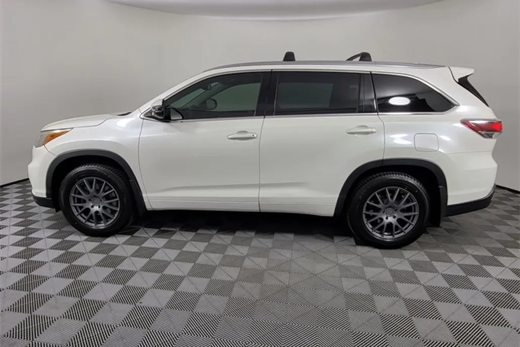 2015 Toyota Highlander Limited photo 1