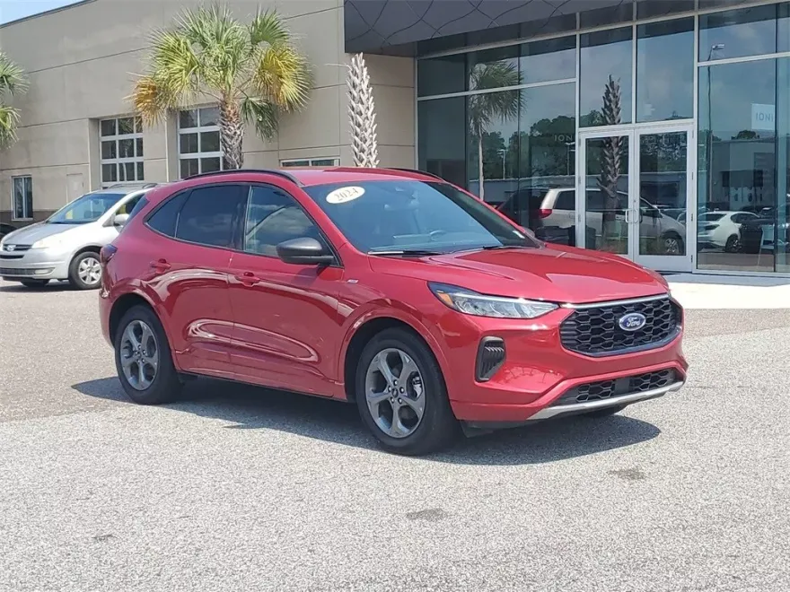 2024 Ford Escape ST-Line photo 1