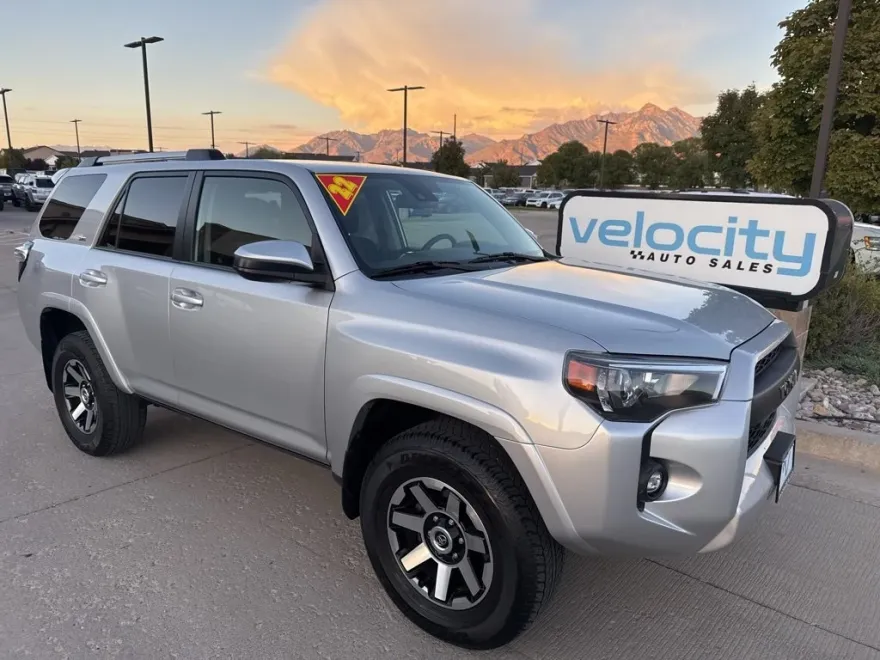 2022 Toyota 4Runner SR5 photo 1
