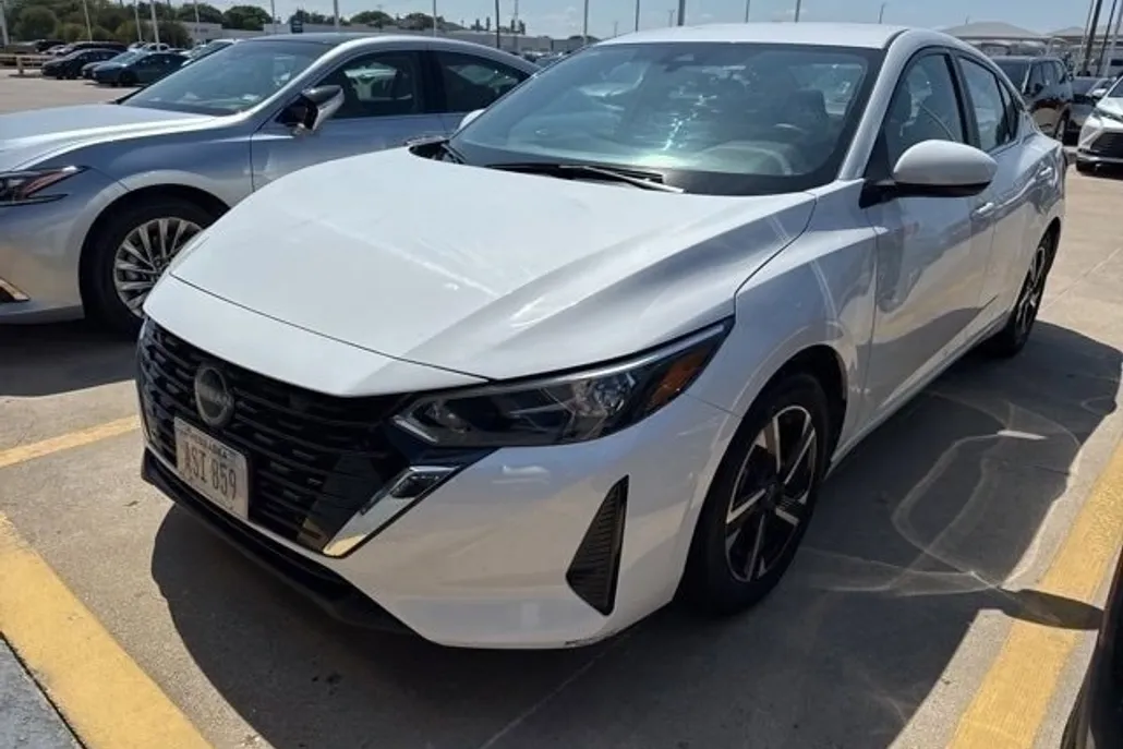2024 Nissan Sentra SV photo 1