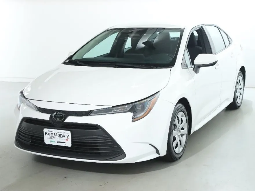 2023 Toyota Corolla LE photo 1