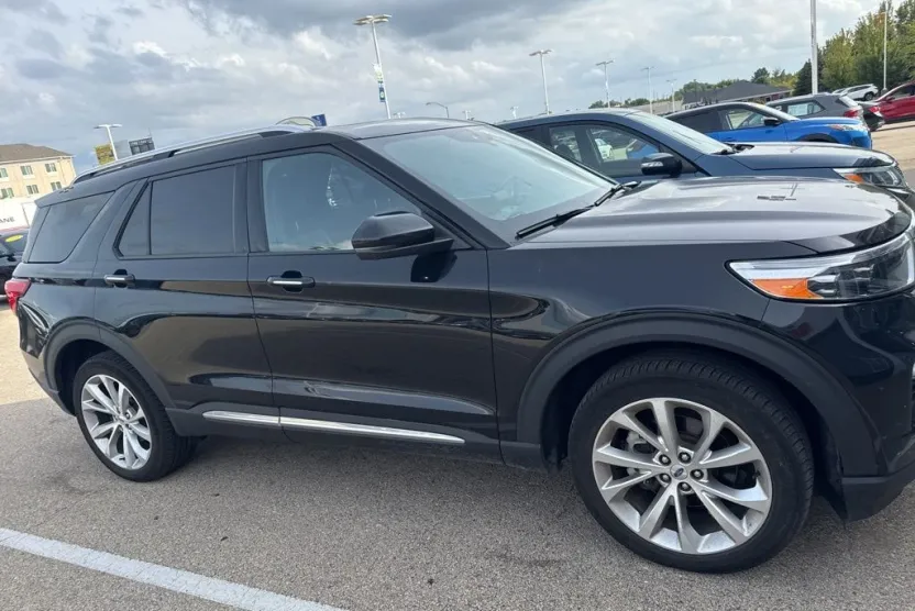 2022 Ford Explorer Platinum photo 1