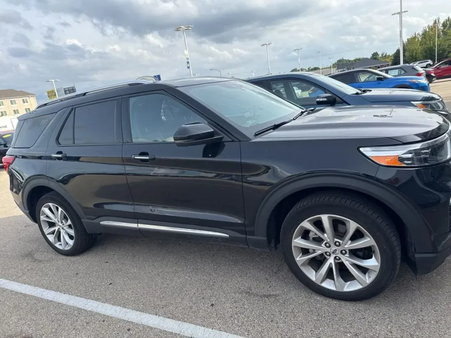 2022 Ford Explorer Platinum photo 1
