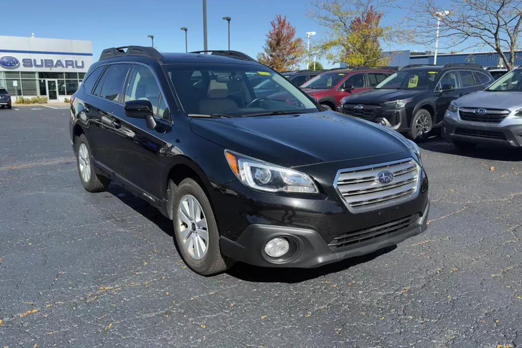 2017 Subaru Outback Premium photo 1