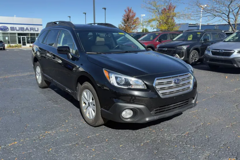 2017 Subaru Outback Premium photo 1
