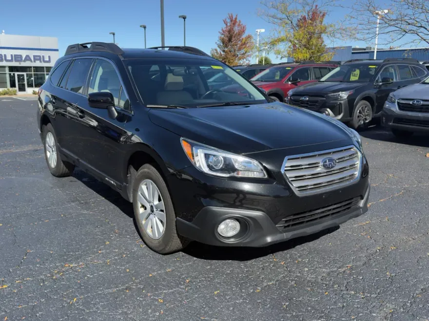 2017 Subaru Outback Premium photo 1