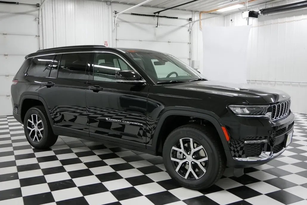 2025 Jeep Grand Cherokee Limited photo 1