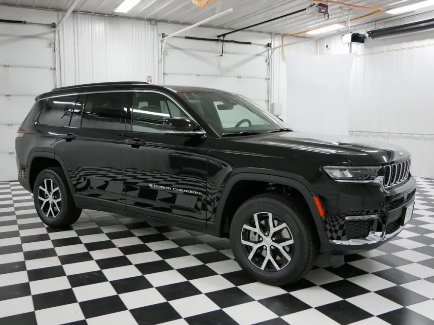 2025 Jeep Grand Cherokee Limited photo 1
