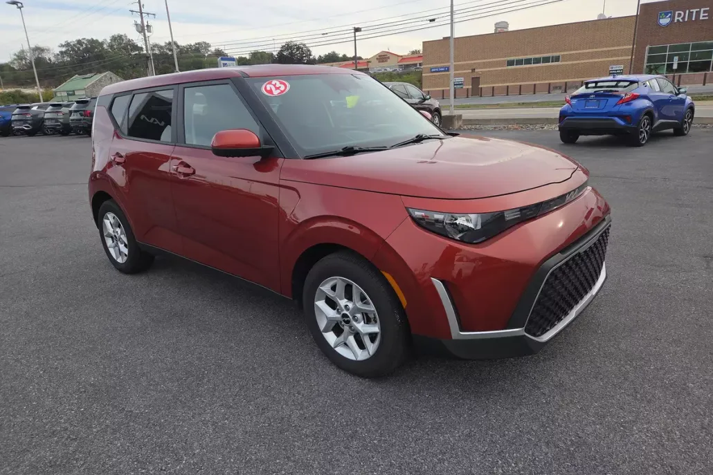 2023 Kia Soul S photo 1