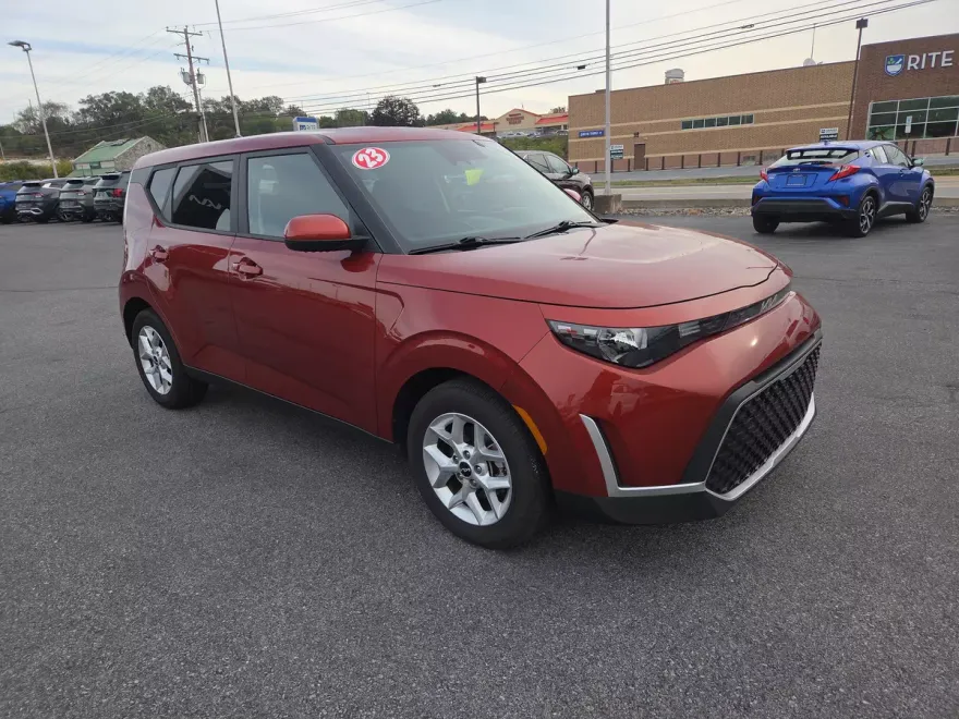 2023 Kia Soul S photo 1