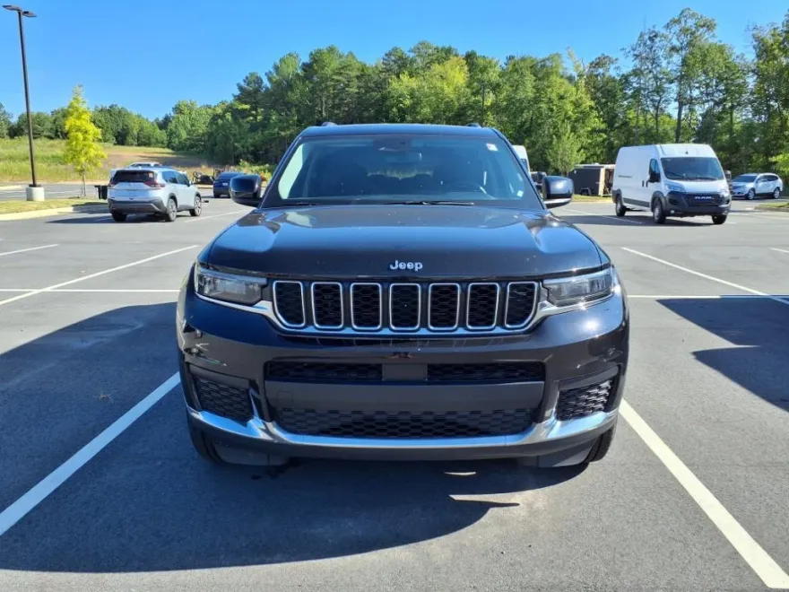 2023 Jeep Grand Cherokee Laredo photo 1