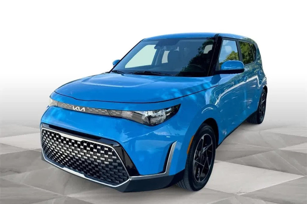 2023 Kia Soul EX photo 1