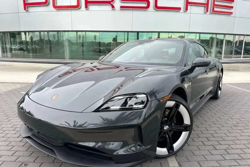 2025 Porsche Taycan 4S photo 1