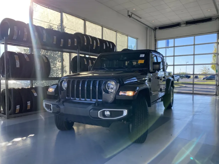 2023 Jeep Gladiator Sport S photo 1