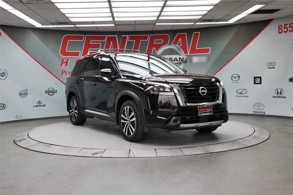 2025 Nissan Pathfinder Platinum photo 1